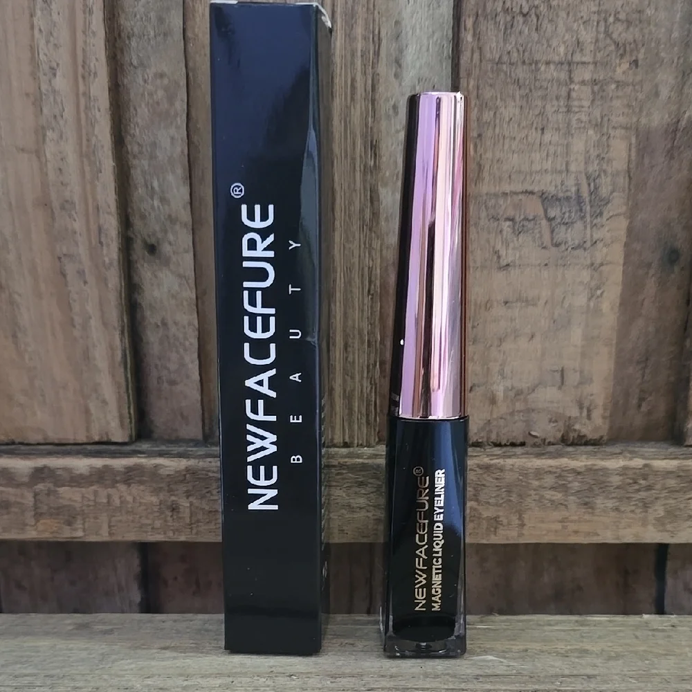 Newfacefure Magnetic Liquid Eyeliner-Black
